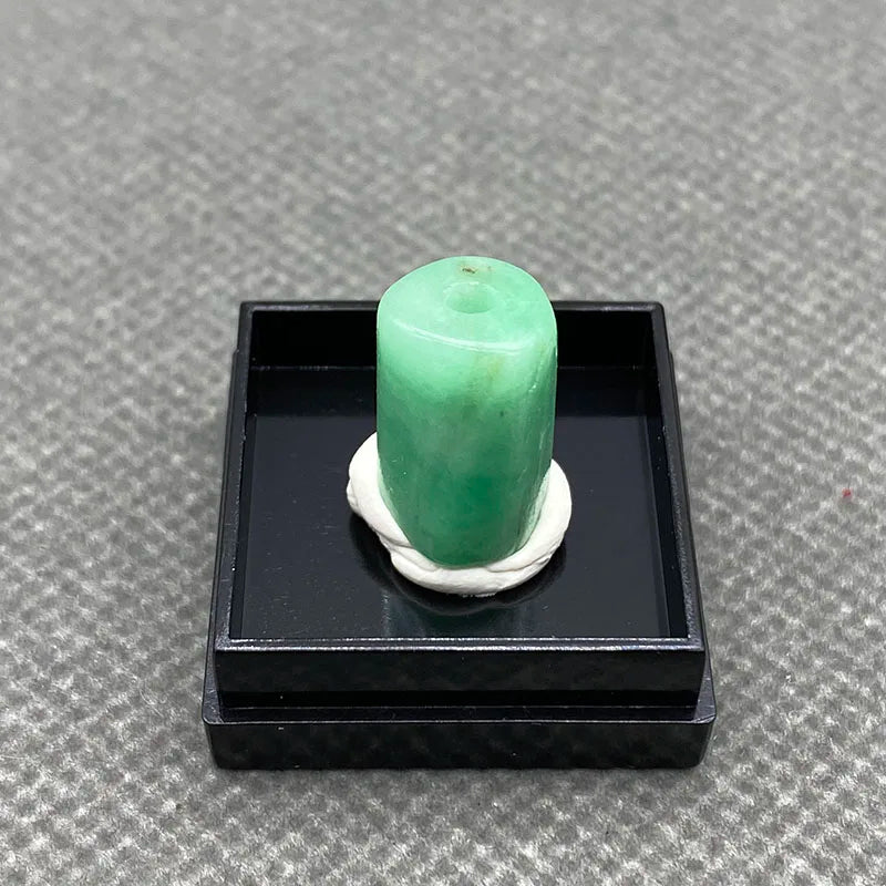 100% Natural green emerald mineral gem-grade crystal specimens stones and crystals quartz crystals +Box 27*27*25m'm