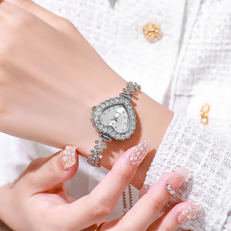 Ladies' Fashion And Exquisite Heart-Shaped Dial Quartz Watch for Women（Without Box）