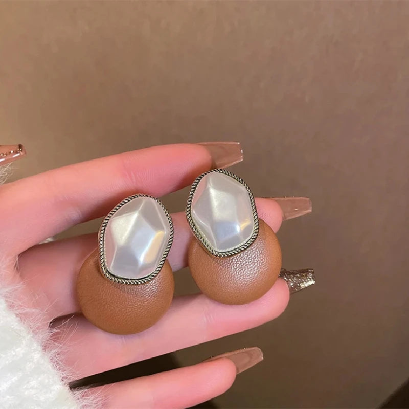 1 Pair Of Retro Cool Wind Gold Plated Silver Plated Imitation Pearls Simple Series A Number Of Exaggerated Earrings