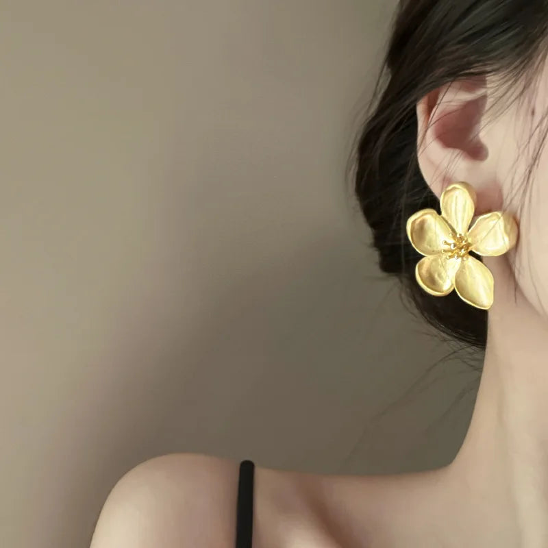 Europe and The United States Women Jewelry Flower Earrings New Temperament Pendant Earrings Girls Senior Sense of Party Jewelry