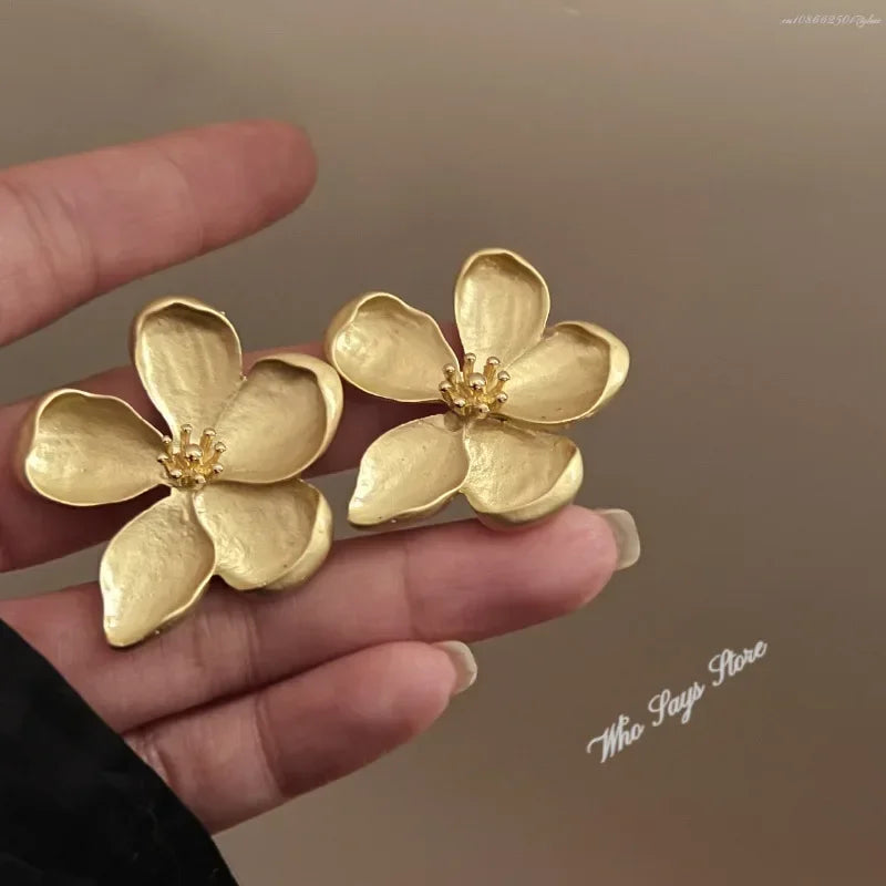 Europe and The United States Women Jewelry Flower Earrings New Temperament Pendant Earrings Girls Senior Sense of Party Jewelry