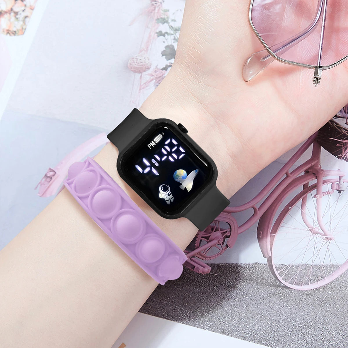 2PCS Children's Smart Watch Bracelet Simple and Fashionable Student Outdoor Sports Electronic Watch Gift for Boys and Girls