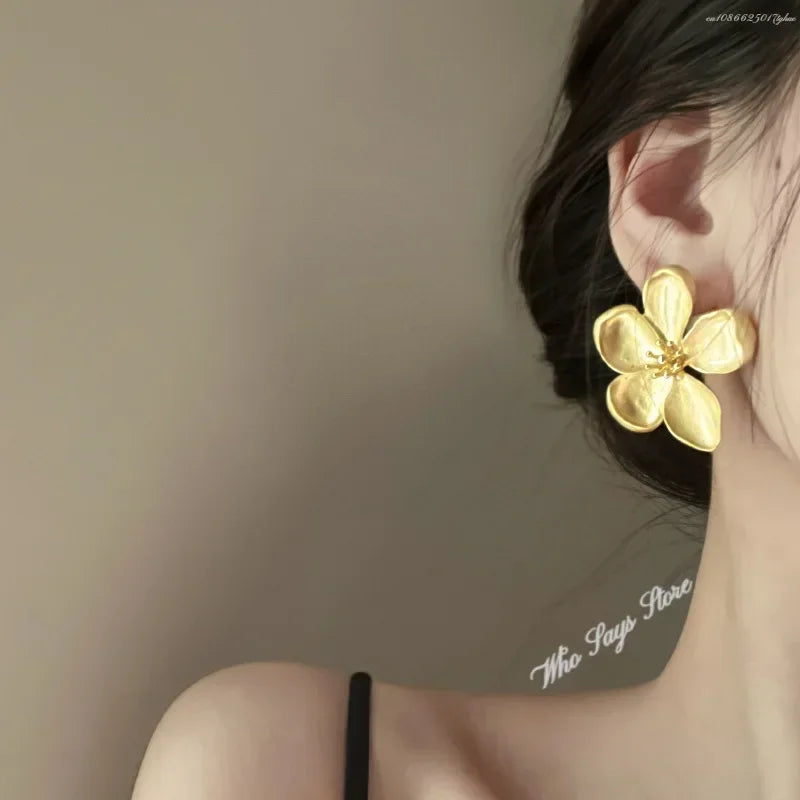 Europe and The United States Women Jewelry Flower Earrings New Temperament Pendant Earrings Girls Senior Sense of Party Jewelry