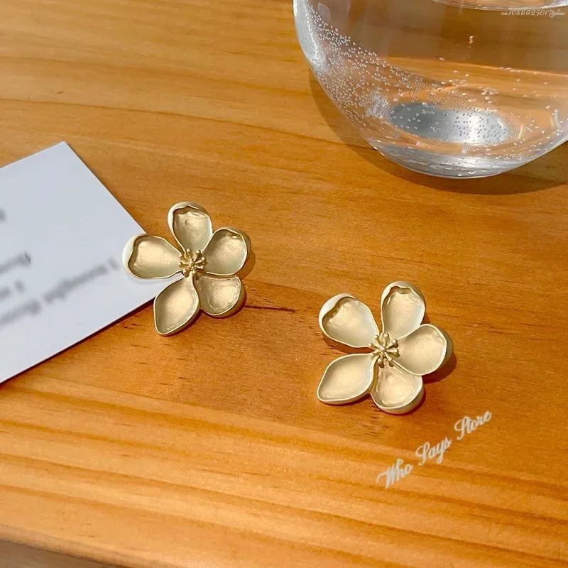 Europe and The United States Women Jewelry Flower Earrings New Temperament Pendant Earrings Girls Senior Sense of Party Jewelry