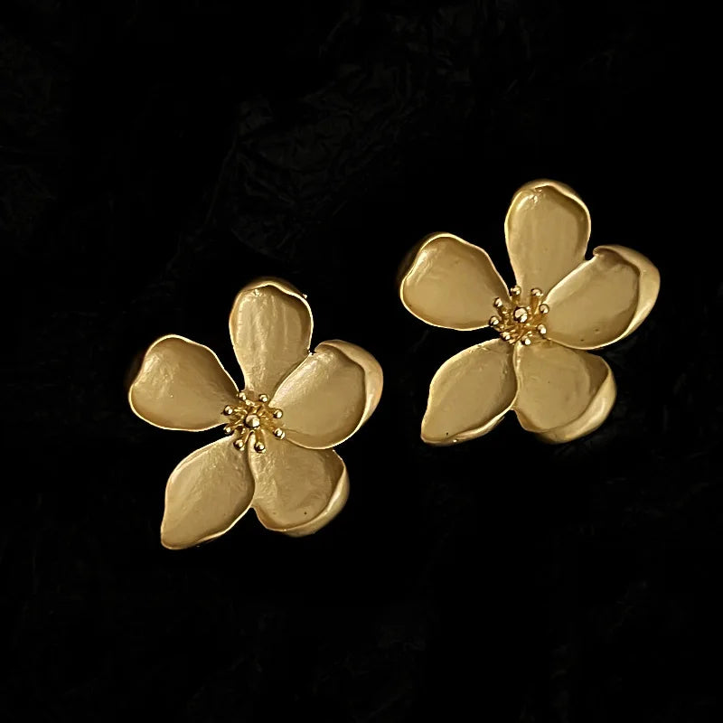 Europe and The United States Women Jewelry Flower Earrings New Temperament Pendant Earrings Girls Senior Sense of Party Jewelry