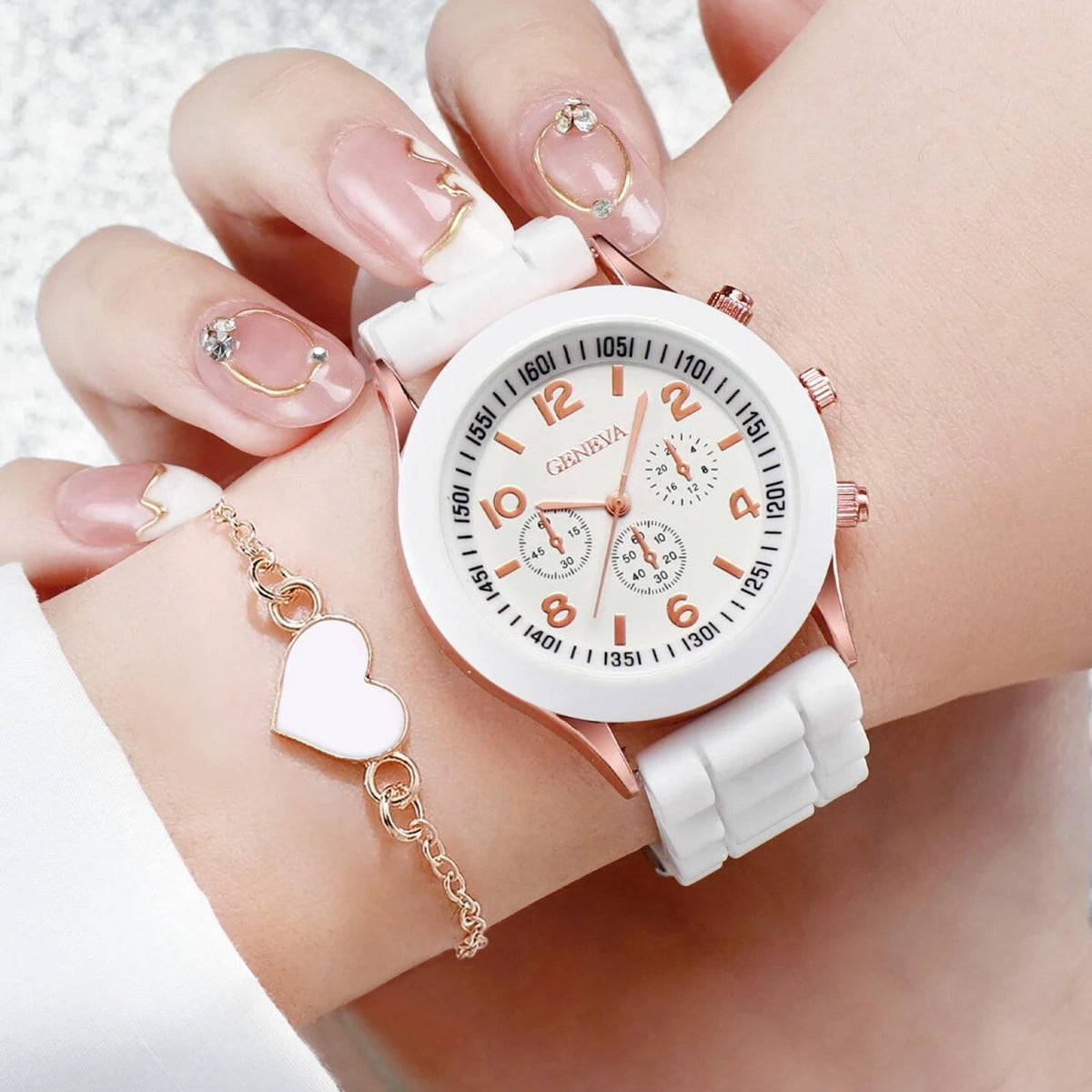 4PCS/Set Couple's Watches Fashion Silicone Band Women Quartz Watch Heart Bracelet Set（Without Box）