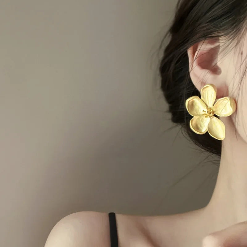 Europe and The United States Women Jewelry Flower Earrings New Temperament Pendant Earrings Girls Senior Sense of Party Jewelry