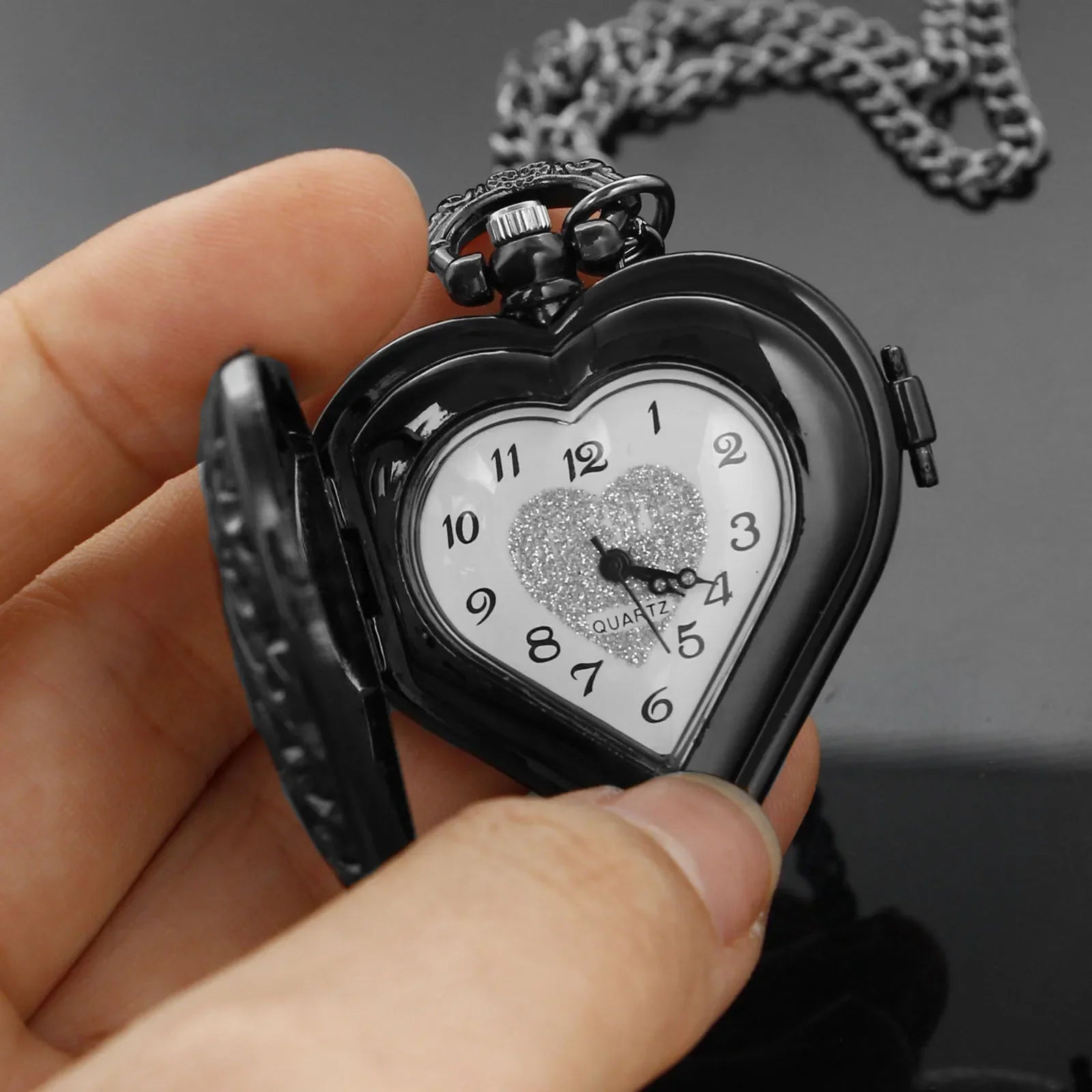 Exquisite Hollow Heart Design Pocket Watch Chain Steampunk Clock Vintage Necklace Pendant Jewelry Necklace Watch Men Women Gift