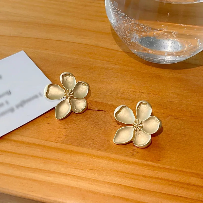 Europe and The United States Women Jewelry Flower Earrings New Temperament Pendant Earrings Girls Senior Sense of Party Jewelry