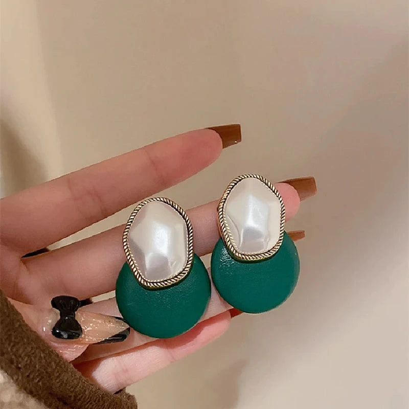 1 Pair Of Retro Cool Wind Gold Plated Silver Plated Imitation Pearls Simple Series A Number Of Exaggerated Earrings